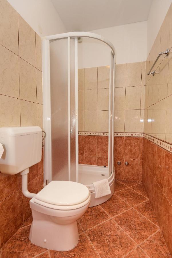 Apartments Zdravko 克勒克 外观 照片