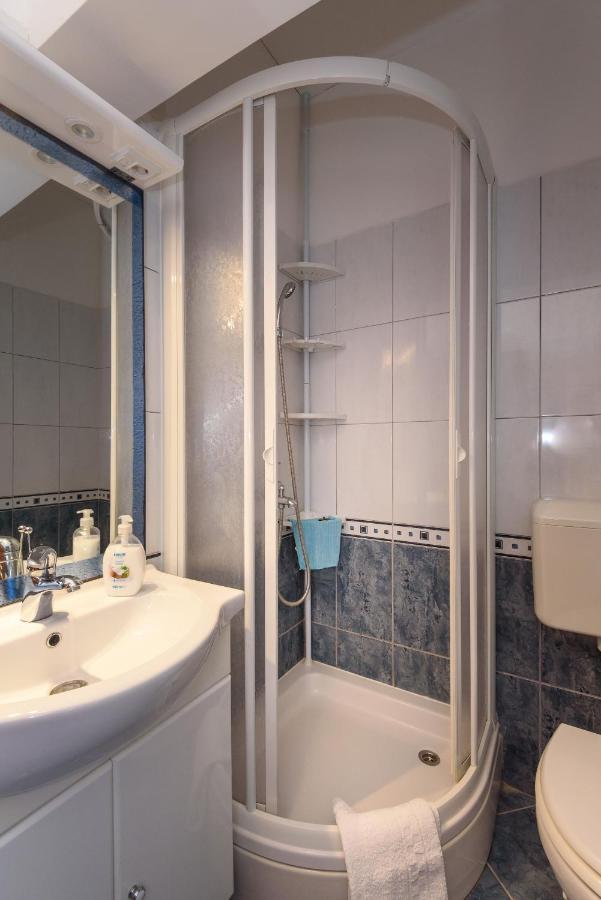 Apartments Zdravko 克勒克 外观 照片
